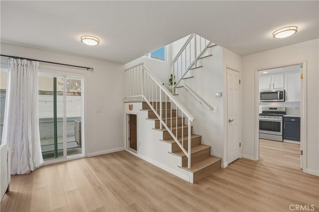 17221 Roscoe 11, Northridge, CA 91325