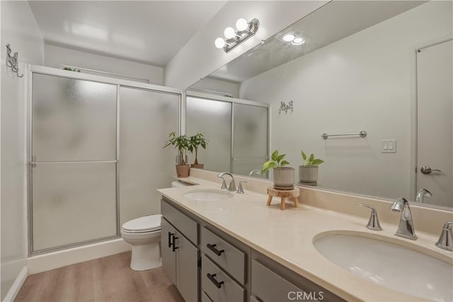 17221 Roscoe 11, Northridge, CA 91325