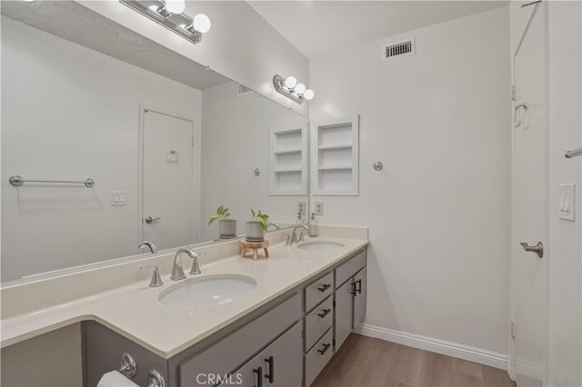 17221 Roscoe 11, Northridge, CA 91325