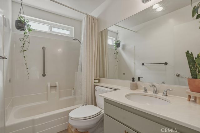 17221 Roscoe 11, Northridge, CA 91325
