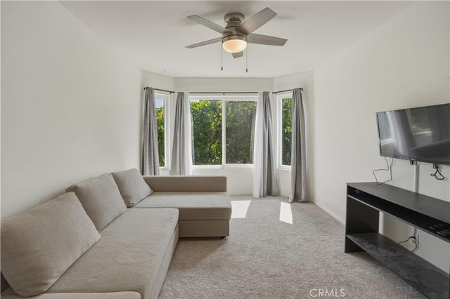 17221 Roscoe 11, Northridge, CA 91325