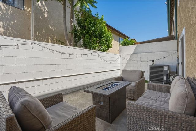 17221 Roscoe 11, Northridge, CA 91325