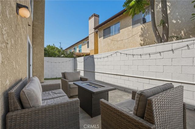17221 Roscoe 11, Northridge, CA 91325