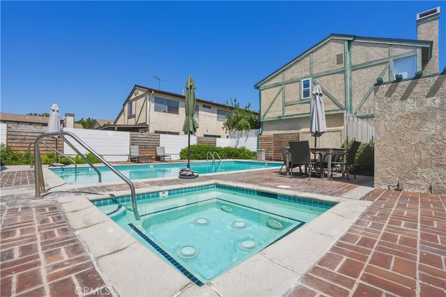 17221 Roscoe 11, Northridge, CA 91325