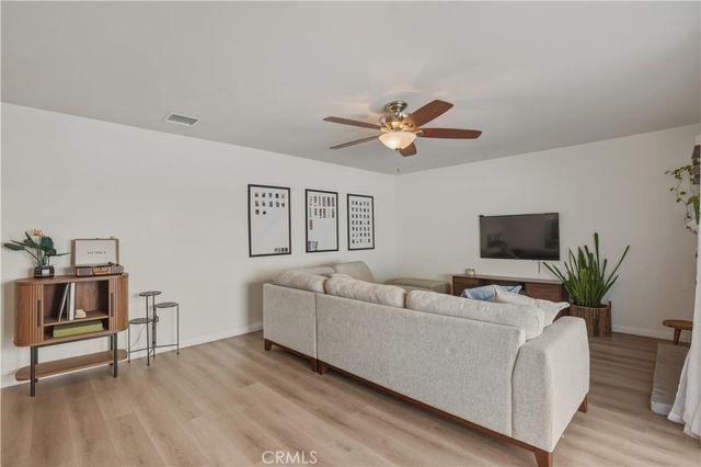 17221 Roscoe 11, Northridge, CA 91325