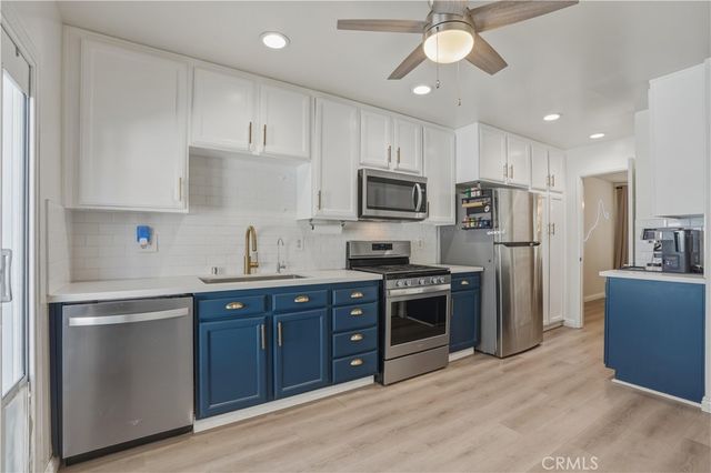 17221 Roscoe 11, Northridge, CA 91325