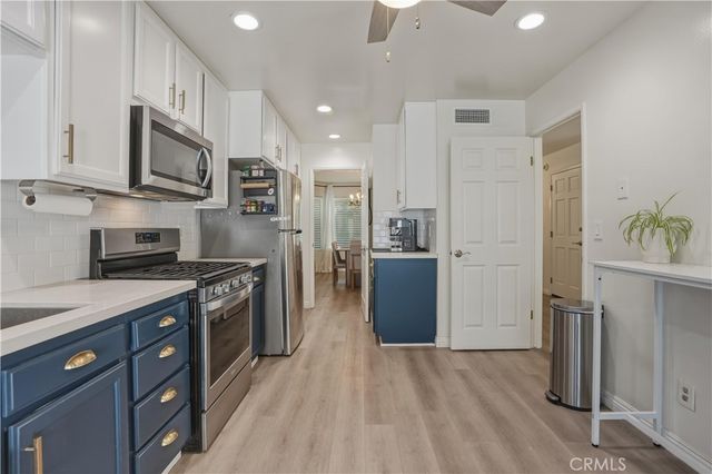 17221 Roscoe 11, Northridge, CA 91325
