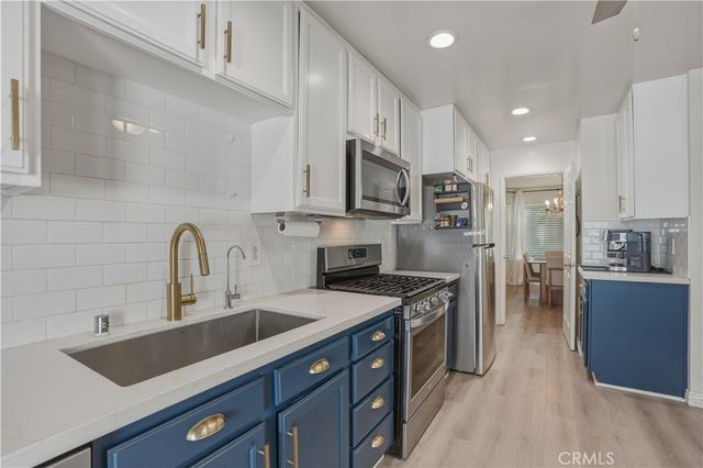 17221 Roscoe 11, Northridge, CA 91325
