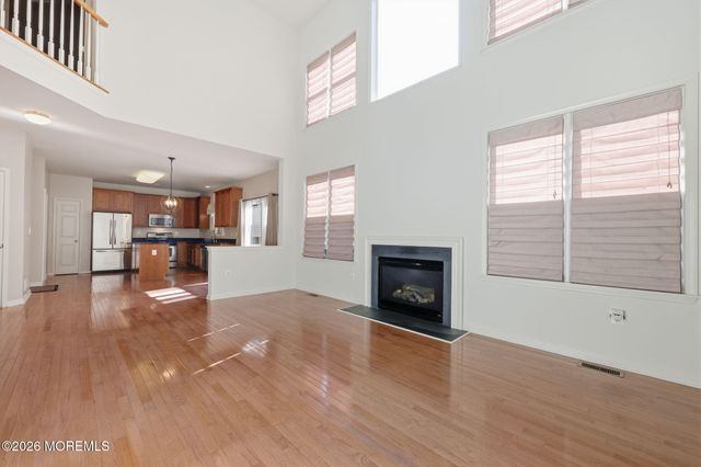 25 Brittany Court, Atlantic Highlands, NJ 07716