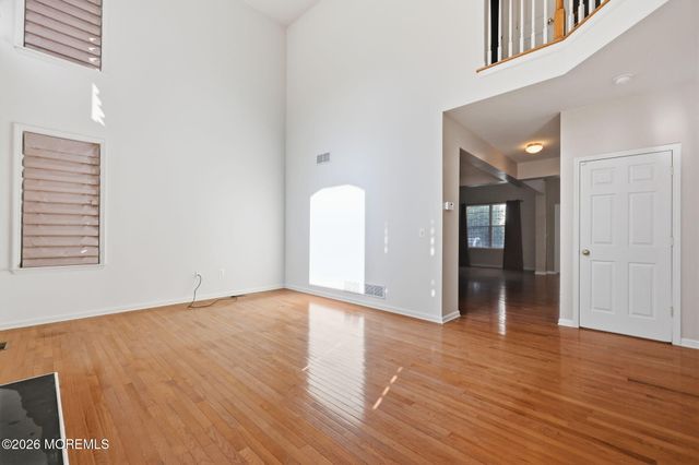 25 Brittany Court, Atlantic Highlands, NJ 07716