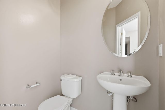 25 Brittany Court, Atlantic Highlands, NJ 07716