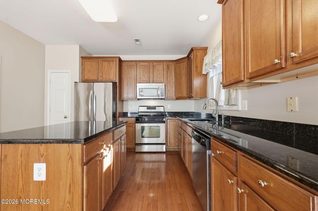 25 Brittany Court, Atlantic Highlands, NJ 07716