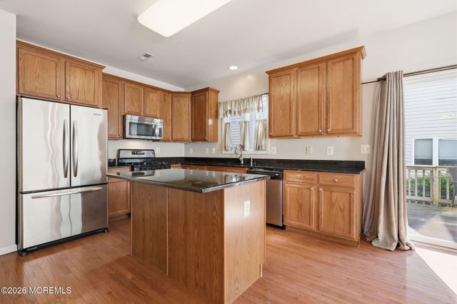 25 Brittany Court, Atlantic Highlands, NJ 07716
