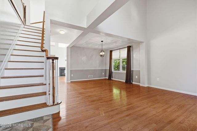 25 Brittany Court, Atlantic Highlands, NJ 07716