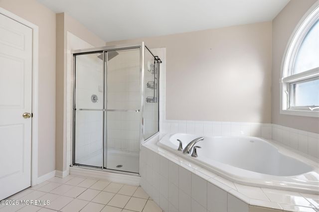 25 Brittany Court, Atlantic Highlands, NJ 07716