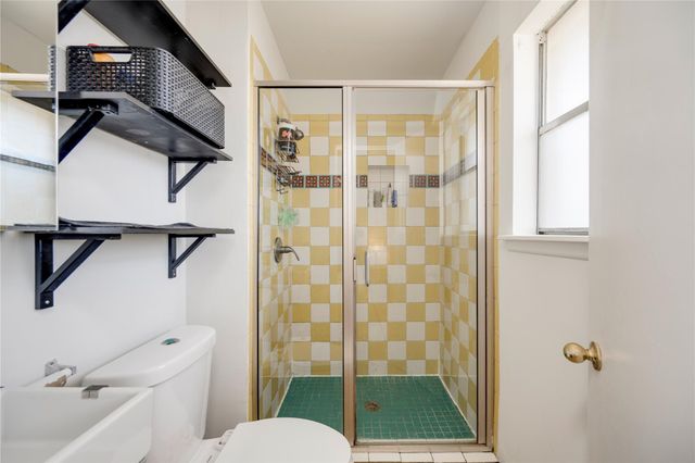 2004 Abbey CIR, Austin, TX 78727