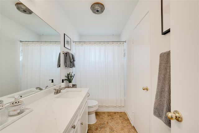 2004 Abbey CIR, Austin, TX 78727