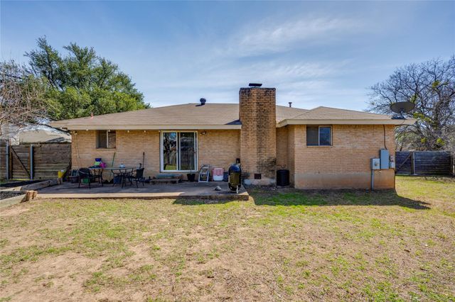 2004 Abbey CIR, Austin, TX 78727