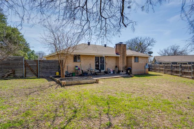 2004 Abbey CIR, Austin, TX 78727