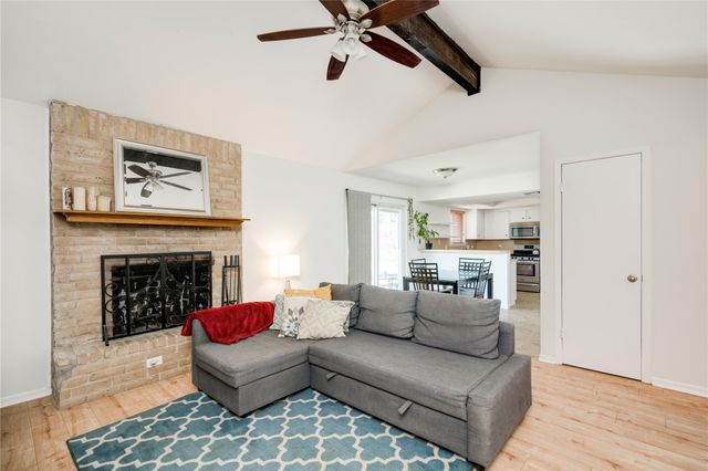 2004 Abbey CIR, Austin, TX 78727