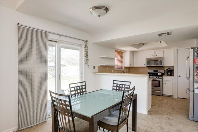 2004 Abbey CIR, Austin, TX 78727