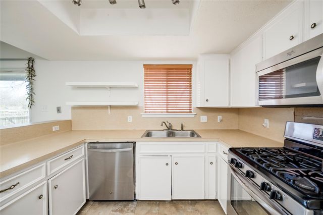 2004 Abbey CIR, Austin, TX 78727