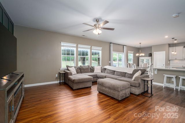 2643 Swamp Chestnut Oak Drive, Gastonia, NC 28056