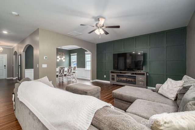 2643 Swamp Chestnut Oak Drive, Gastonia, NC 28056