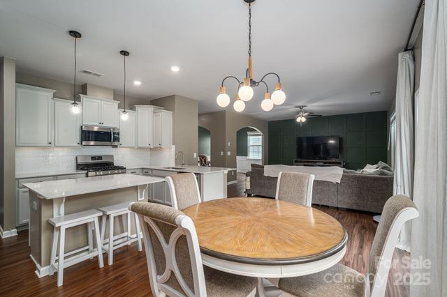 2643 Swamp Chestnut Oak Drive, Gastonia, NC 28056