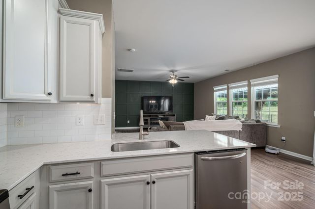 2643 Swamp Chestnut Oak Drive, Gastonia, NC 28056