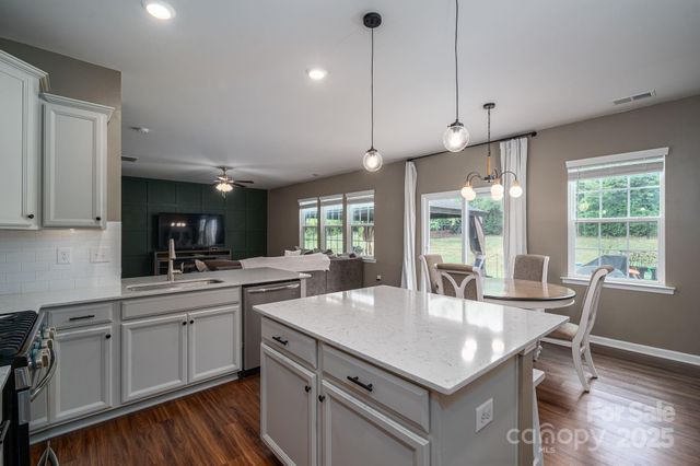 2643 Swamp Chestnut Oak Drive, Gastonia, NC 28056