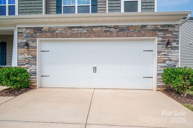 2643 Swamp Chestnut Oak Drive, Gastonia, NC 28056