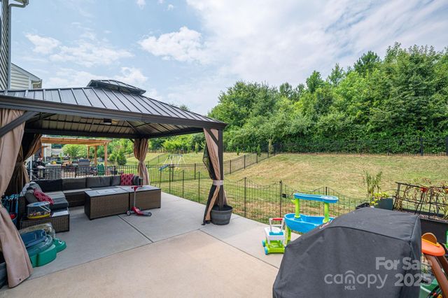 2643 Swamp Chestnut Oak Drive, Gastonia, NC 28056