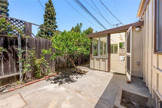 3357 Roxanne, Long Beach, CA 90808