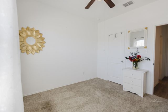 517 Halfmoon DR, Lockhart, TX 78644