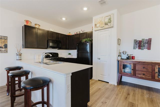 517 Halfmoon DR, Lockhart, TX 78644