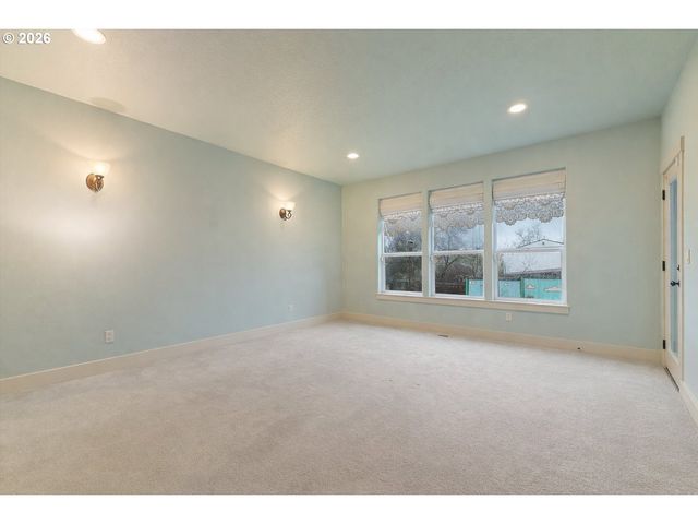 1860 Se RAFAELA Ln, Milwaukie, OR 97222