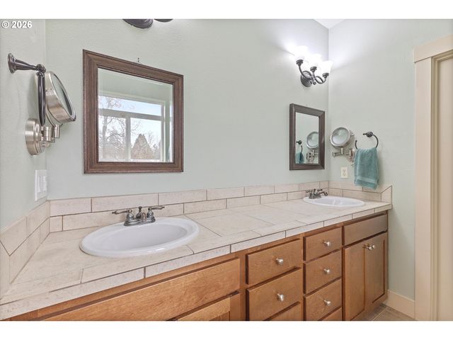 1860 Se RAFAELA Ln, Milwaukie, OR 97222