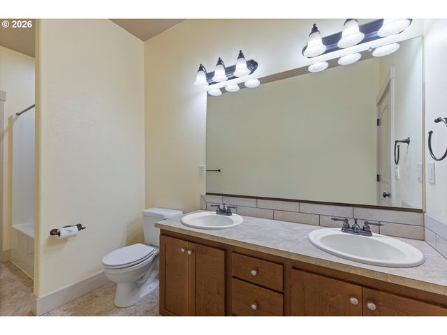 1860 Se RAFAELA Ln, Milwaukie, OR 97222