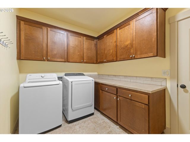 1860 Se RAFAELA Ln, Milwaukie, OR 97222