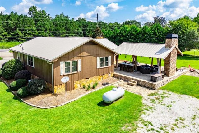 401 W Jonesville Road W, Bowdon, GA 30108