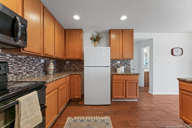 1326 Big Lk, San Antonio, TX 78245