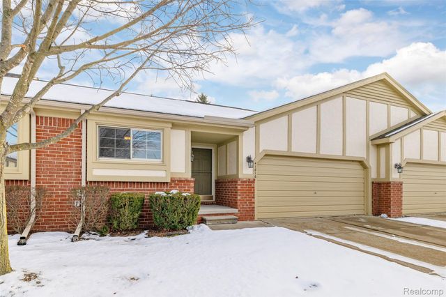 41816 Greenwood Lane, Clinton Charter Township, MI 48038