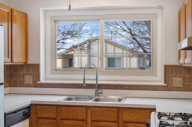 41816 Greenwood Lane, Clinton Charter Township, MI 48038