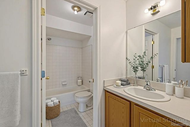 41816 Greenwood Lane, Clinton Charter Township, MI 48038