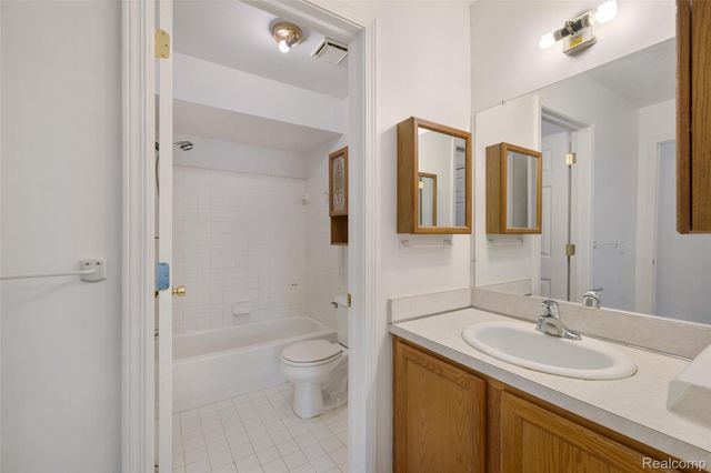 41816 Greenwood Lane, Clinton Charter Township, MI 48038