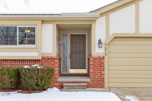 41816 Greenwood Lane, Clinton Charter Township, MI 48038