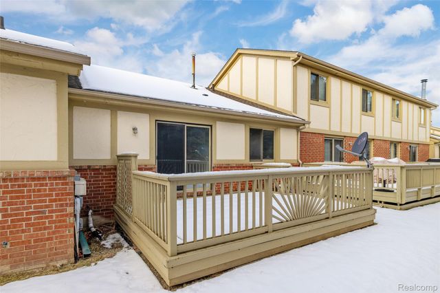 41816 Greenwood Lane, Clinton Charter Township, MI 48038