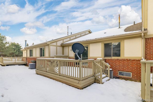 41816 Greenwood Lane, Clinton Charter Township, MI 48038