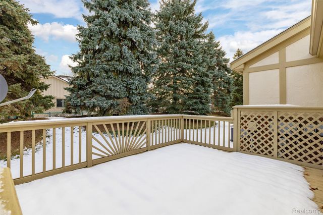 41816 Greenwood Lane, Clinton Charter Township, MI 48038